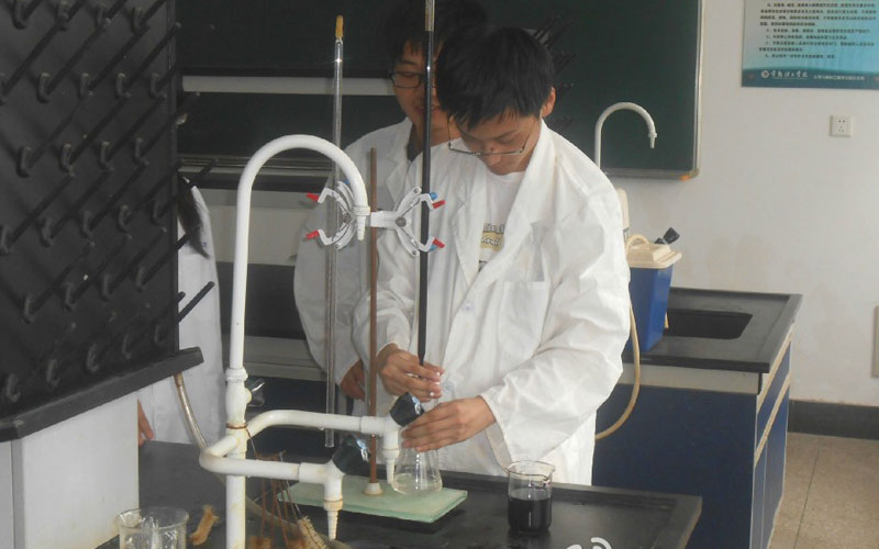 62630v(jng)5{(dio)(zhn)䣬W(xu)Ժh(hun)(ji)СF(tun)(du)кֵȸ^(q)M(jn)˘ӱɼM(jn)зD(du)Tڌ(sh)(yn)ҷɼĘӱ