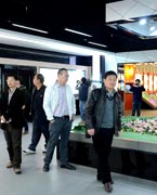 晉江城市展館
　　晉江城市展館大樓位于世紀(jì)大道西側(cè)，于2004年12月動(dòng)工建設(shè)，地上四層、地下一層，總建筑面積為18645平方米，項(xiàng)目總投資為7500萬(wàn)元。