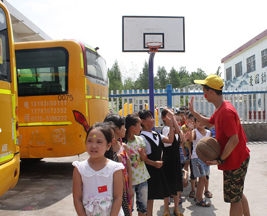 ϹI(y)W(xu)(jng)(j)Q(mo)׌W(xu)ԺϵPhж(hu)(sh)`(du)ʡƽɽPhѦ(zhn)ӜϴӢСW(xu)_(ki)չ֧̻(dng)ekӢСW(xu)һȤζ\(yn)(dng)(hu)׌W(xu)w(hu)Wƥ˾D־Ը߽oW(xu)ĄŃ͡