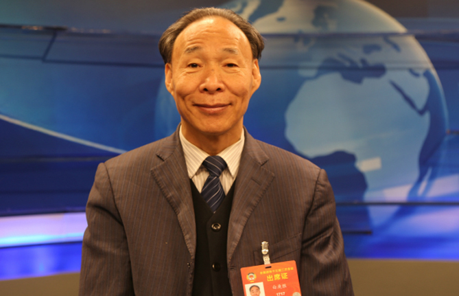 全國政協(xié)常委、中國作家協(xié)會(huì)副主席白庚勝：民族文化的保護(hù)與發(fā)展