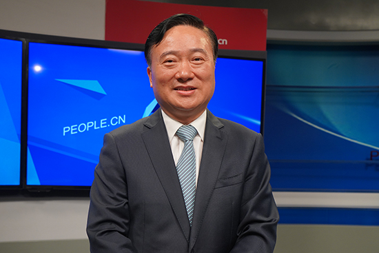 中國五礦集團有限公司黨組書記、董事長翁祖亮做客人民網(wǎng)。實習(xí)生趙晉杰攝