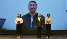 第七季丨人民網(wǎng)黨委書記、董事長、總裁葉蓁蓁與“平凡英雄”合影