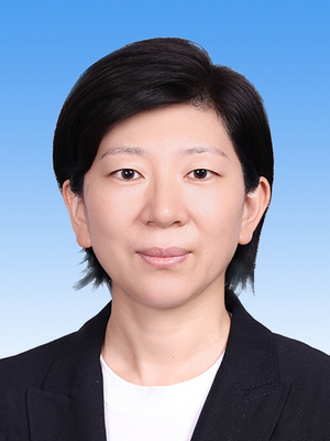 杜尚澤，女，漢族，1981年10月生，研究生學(xué)歷，中共黨員，現(xiàn)任人民日報社編委委員兼政治文化部主任、北京分社社長。