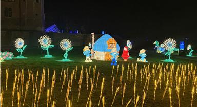 比利時裡克桑薩爾藍精靈光影花園開幕